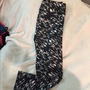 Beyond Yoga black and white cropped leggings